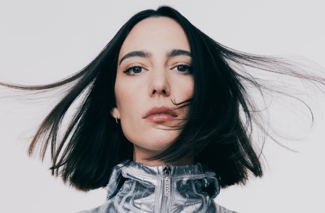 AMELIE LENS